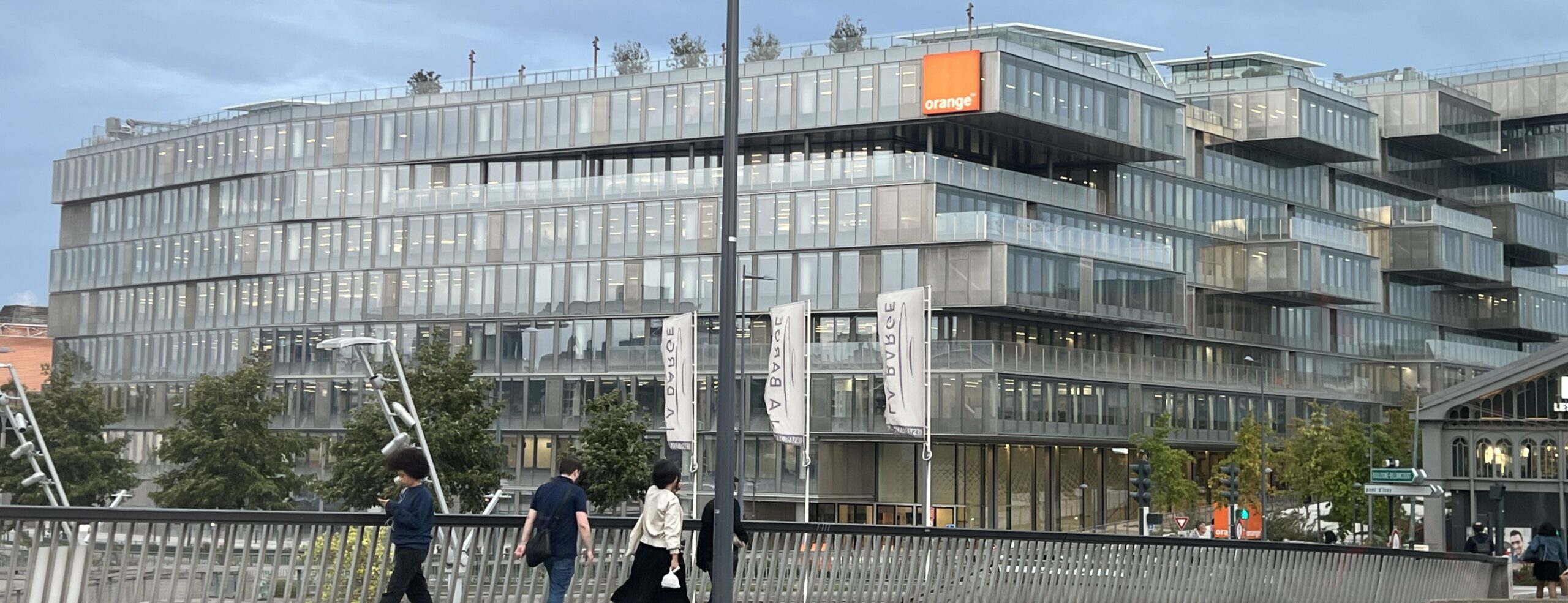 Photo extérieur du siège social Orange Bridge à Issy-Les-Moulineaux