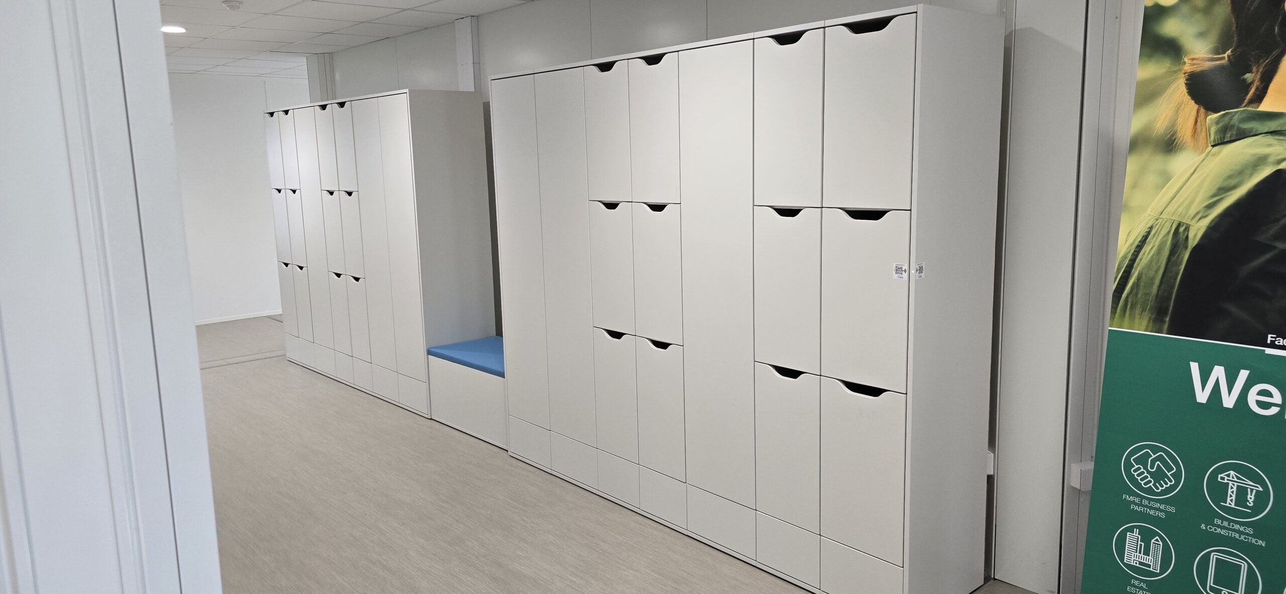 Bloc casier dos à un mur sur le site d'Airbus Toulouse